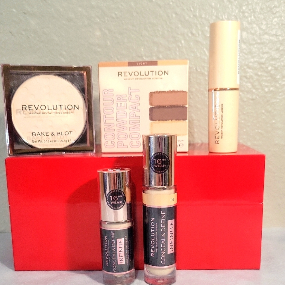 REVOLUTION Fair-Light Skin Face Bundle